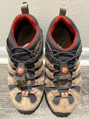 Merrell Women’s Chameleon II Stretch Light Brown hiking shoes